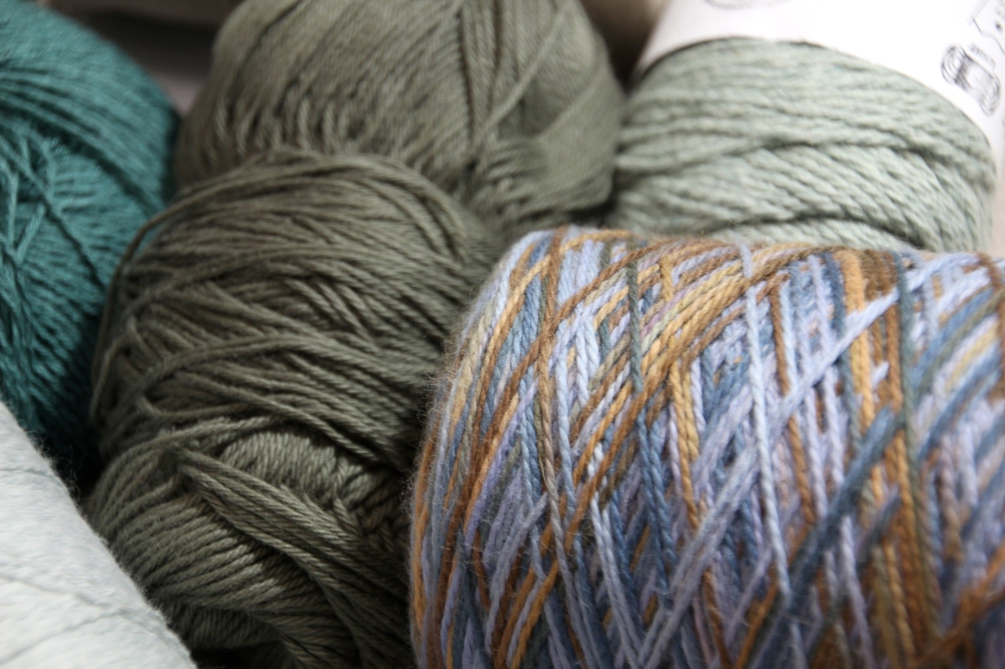 The Difference Between Weaving and Knitting Yarn - Warped Fibers